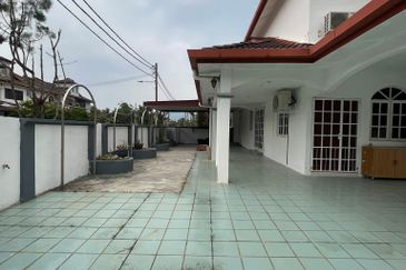 Ipoh gunung rapat fully furnished renovated double storey corner house for rent