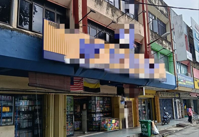 Ipoh silibin nice location tenanted 3 storey shoplot for sale