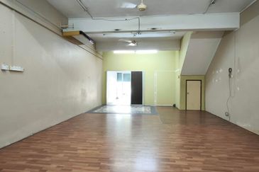 Ipoh garden east nice location ground floor shoplot for rent