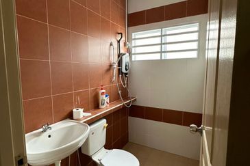 Ipoh klebang bayu partial furnished double storey house for rent