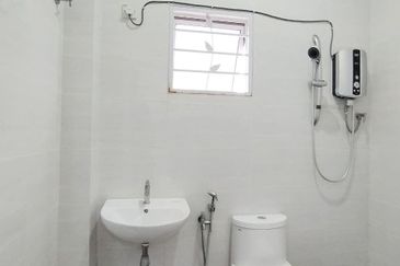 Ipoh town partial furnished double storey bungalow house for rent