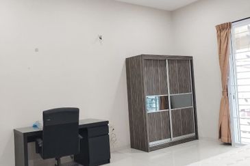 Ipoh town partial furnished double storey bungalow house for rent