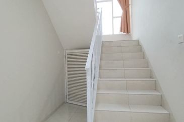 Ipoh town partial furnished double storey bungalow house for rent