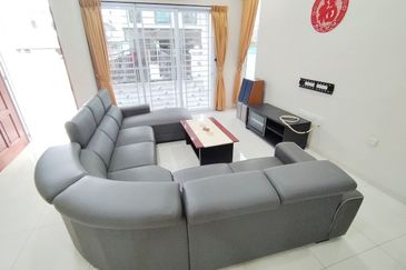 Ipoh town partial furnished double storey bungalow house for rent