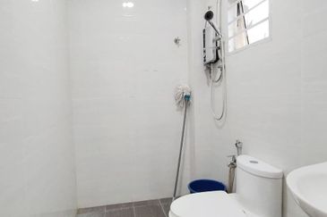 Ipoh town partial furnished double storey bungalow house for rent