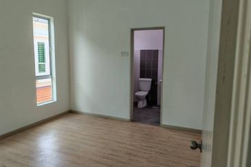 Ipoh lahat mines facing empty land 2 sty semi-d house for rent