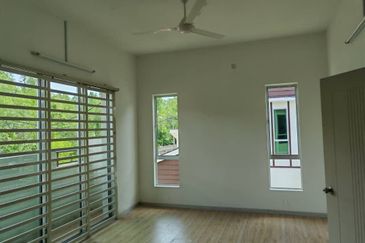 Ipoh lahat mines facing empty land 2 sty semi-d house for rent