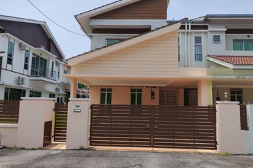 Ipoh lahat mines facing empty land 2 sty semi-d house for rent