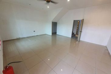 Ipoh bercham anjung fully furnished double storey house for rent