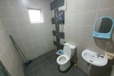 Ipoh bercham anjung fully furnished double storey house for rent