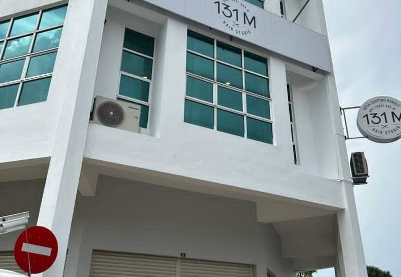 Ipoh garden south renovated ground floor corner shoplot for rent