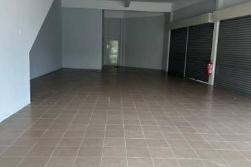 Ipoh garden south renovated ground floor corner shoplot for rent