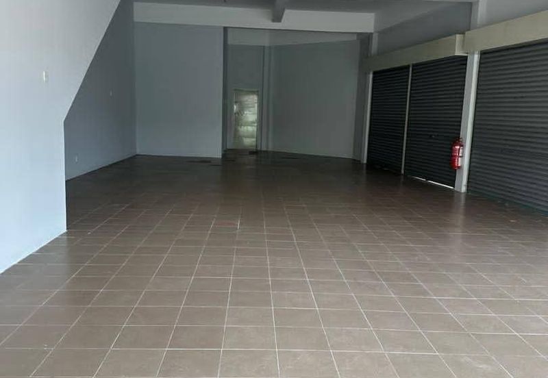 Ipoh garden south renovated ground floor corner shoplot for rent