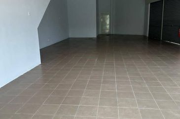 Ipoh garden south renovated ground floor corner shoplot for rent