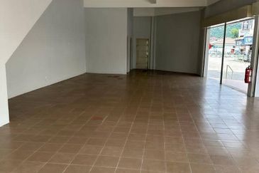 Ipoh garden south renovated ground floor corner shoplot for rent