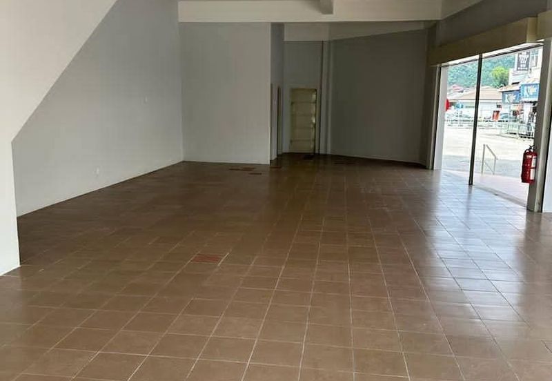Ipoh garden south renovated ground floor corner shoplot for rent