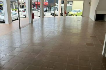 Ipoh garden south renovated ground floor corner shoplot for rent