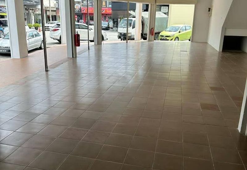 Ipoh garden south renovated ground floor corner shoplot for rent