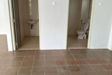 Ipoh garden south renovated ground floor corner shoplot for rent