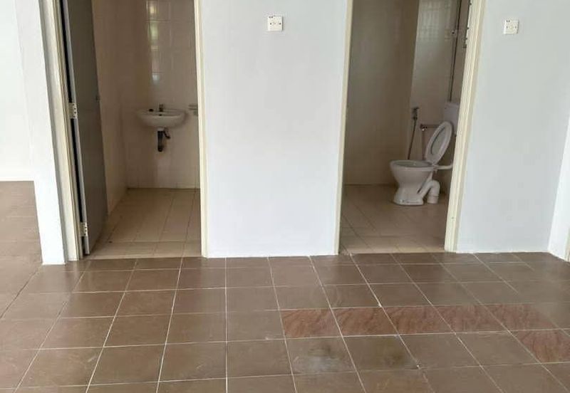 Ipoh garden south renovated ground floor corner shoplot for rent