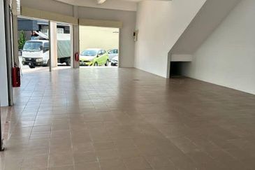 Ipoh garden south renovated ground floor corner shoplot for rent