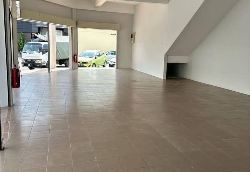 Ipoh garden south renovated ground floor corner shoplot for rent