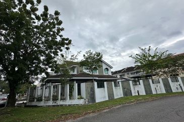 Ipoh garden east fully furnished double storey corner house for rent