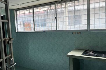 Ipoh bercham anjung double storey inter corner house for rent