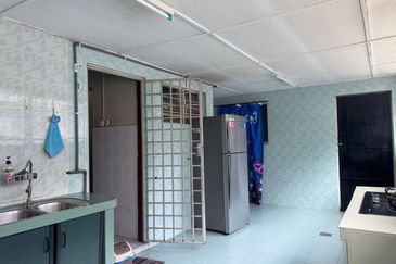 Ipoh bercham anjung double storey inter corner house for rent