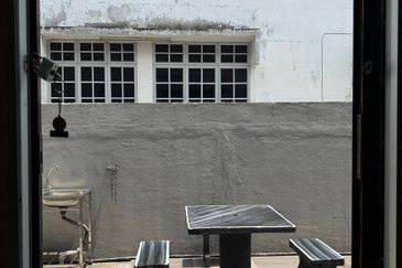 Ipoh bercham anjung double storey inter corner house for rent