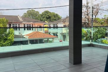 Ipoh bercham anjung double storey inter corner house for rent