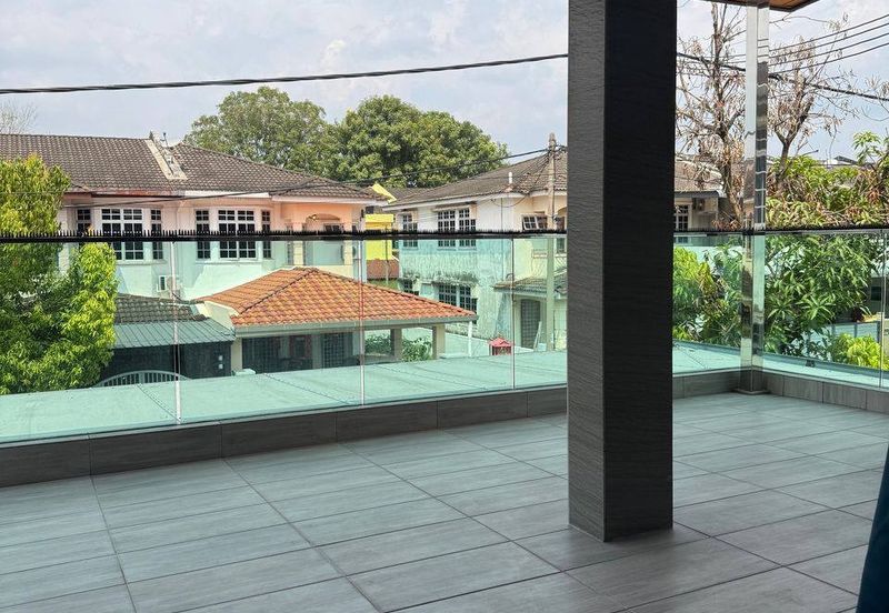 Ipoh bercham anjung double storey inter corner house for rent