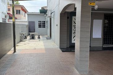 Ipoh bercham anjung double storey inter corner house for rent