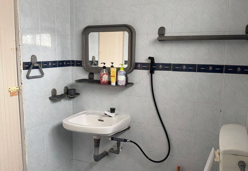 Ipoh bercham anjung double storey inter corner house for rent