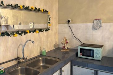 Ipoh bercham anjung double storey inter corner house for rent