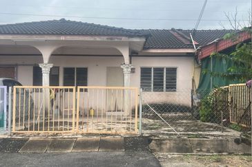 Perak batu gajah single storey house for sale