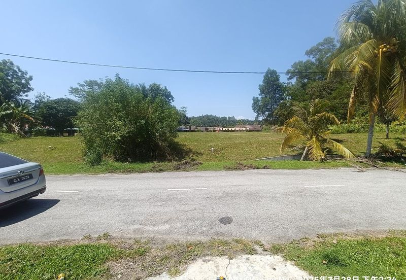 Perak batu gajah bemban facing field single storey house for sale