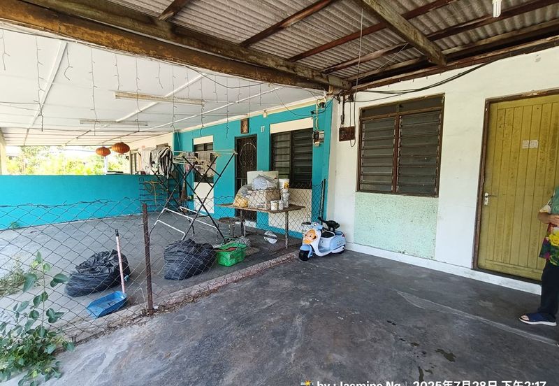 Perak batu gajah bemban facing field single storey house for sale