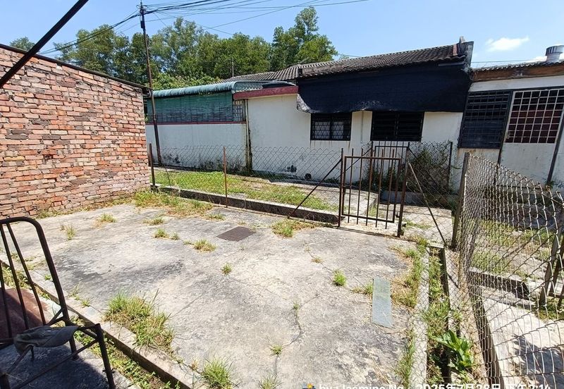 Perak batu gajah bemban facing field single storey house for sale