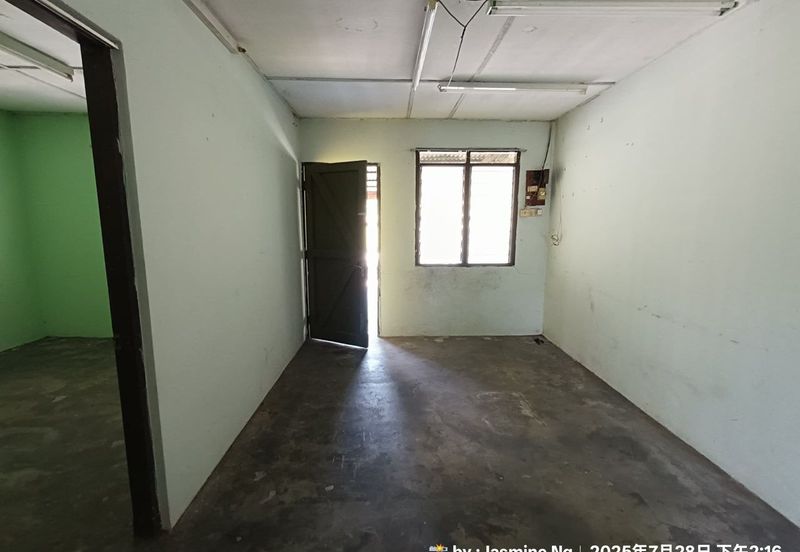 Perak batu gajah bemban facing field single storey house for sale