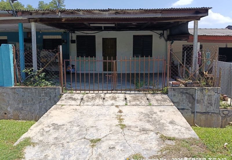 Perak batu gajah bemban facing field single storey house for sale