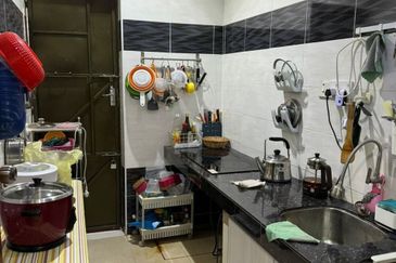 Ipoh menglembu renovated 1.5 storey house for rent