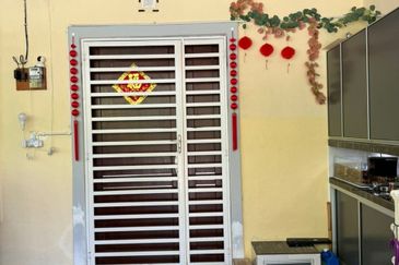 Ipoh menglembu renovated 1.5 storey house for rent