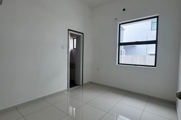 Ipoh lahat renovated 2 storey semi-d house for rent