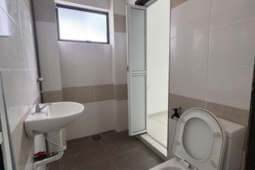 Ipoh lahat renovated 2 storey semi-d house for rent