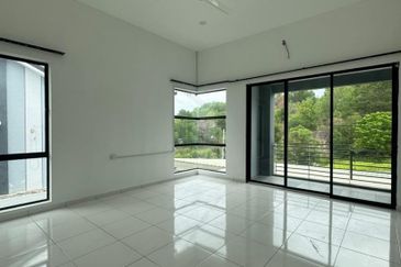 Ipoh lahat renovated 2 storey semi-d house for rent