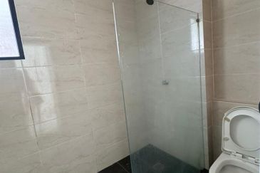 Ipoh lahat renovated 2 storey semi-d house for rent