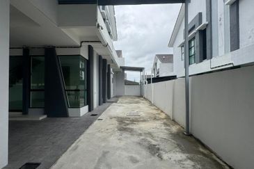 Ipoh lahat renovated 2 storey semi-d house for rent