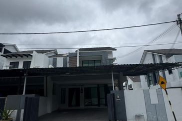 Ipoh lahat renovated 2 storey semi-d house for rent