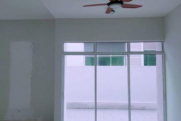 Ipoh lahat waterfront double storey semi-d house for rent